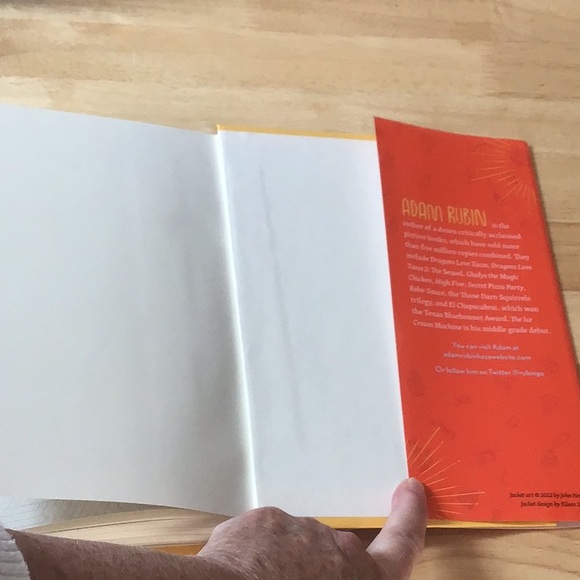 🎁5/10.00🎁 The Ice Cream Machine, hardcover, like new - Picture 3 of 8